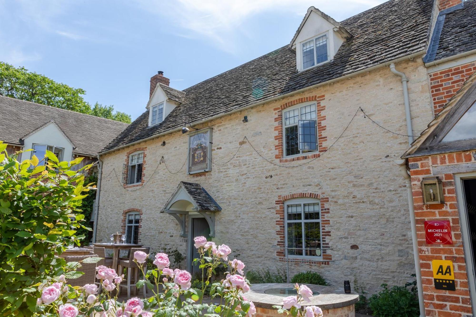 The Harcourt Arms Hotell Stanton Harcourt Eksteriør bilde The former school house